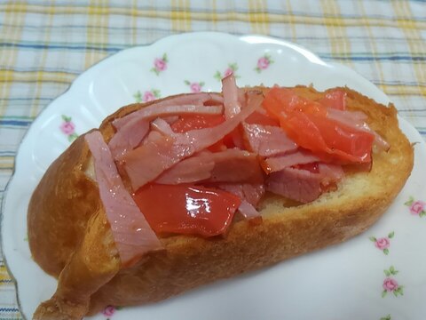 塩バターフランスパンで☆焼き豚とトマトのトースト